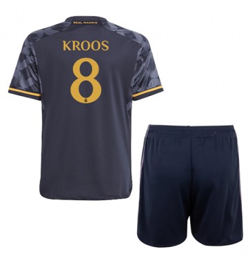 Real Madrid Toni Kroos #8 Replika Babytøj Udebanesæt Børn 2023-24 Kortærmet (+ Korte bukser)